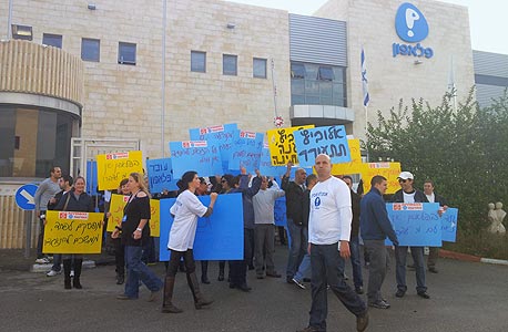 הפגנה של עובדי פלאפון הפגנה של עובדי פלאפון