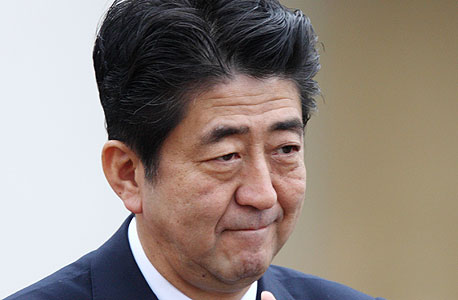 שינזו אבה, ראש ממשלת יפן. "יפן איננה, ולעולם לא תהיה, מדינה מדרג שני. אחזיר אותה להיות חזקה מספיק לשפר את העולם"