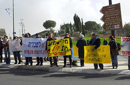 למעלה מ-100 עובדי החדשות המקומיות שוב עומדים לקראת פיטורים