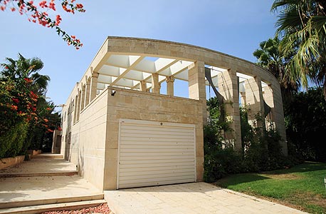 הוילה ברחוב ספיר. "חסר ביישוב מרכז מסחרי שיציע חנויות יוקרה" הוילה ברחוב ספיר. "חסר ביישוב מרכז מסחרי שיציע חנויות יוקרה"