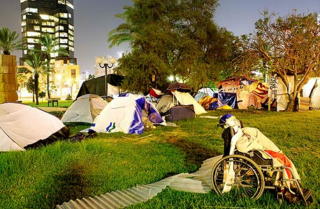 מאהל המחאה בדרך נמיר בתל אביב, דצמבר 2012 מאהל המחאה בדרך נמיר בתל אביב, דצמבר 2012