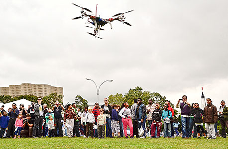טיסן רובוטי ביריד Maker Faire טיסן רובוטי ביריד Maker Faire