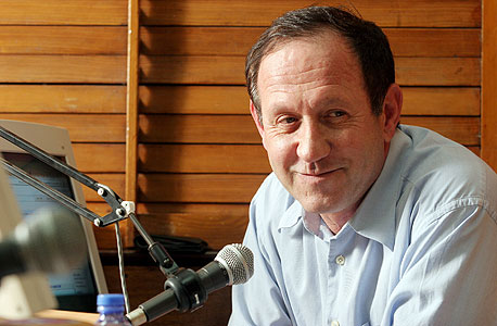 התוכנית "גבי גזית". תאריך: 26.11.12. ההפרה: שודר ראיון עם חברת הכנסת מירי רגב (ליכוד). במהלך הראיון הביעה דעתה על מתמודדים אחרים ועשתה עם המנחה סימולציה לשיחה עם מתפקד ליכוד שבה שכנעה אותו להגיע ולהצביע התוכנית "גבי גזית". תאריך: 26.11.12. ההפרה: שודר ראיון עם חברת הכנסת מירי רגב (ליכוד). במהלך הראיון הביעה דעתה על מתמודדים אחרים ועשתה עם המנחה סימולציה לשיחה עם מתפקד ליכוד שבה שכנעה אותו להגיע ולהצביע