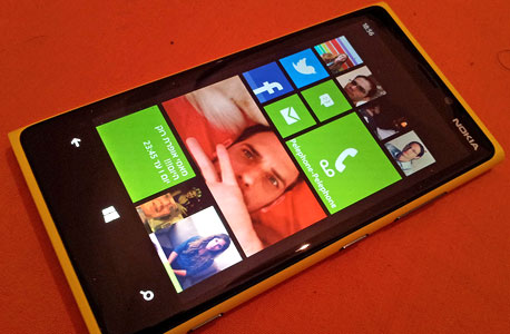 מרשים - אך כבד ויקר. Lumia 920 מרשים - אך כבד ויקר. Lumia 920