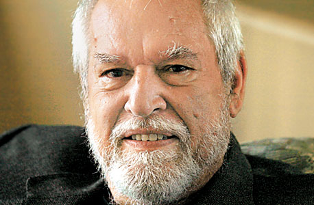 פרופ' דפומייה. "הגיל הממוצע של החקלאי האמריקאי מגרד את ה־70" פרופ' דפומייה. "הגיל הממוצע של החקלאי האמריקאי מגרד את ה־70"