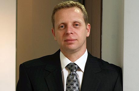 עו"ד שולי גולדבלט. טוען כי פישביין פעל במטרה לסכל את קבלת התמורה המירבית בעבור נכסי החברה עו"ד שולי גולדבלט. טוען כי פישביין פעל במטרה לסכל את קבלת התמורה המירבית בעבור נכסי החברה