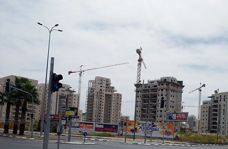 שר השיכון: "היעד הוא הוזלת הדירות - מ-130 משכורות ל-100 משכורות לדירה"