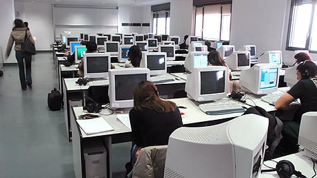 מוזיקה קצבית יכולה לסייע להתגבר על רעשי רקע מוזיקה קצבית יכולה לסייע להתגבר על רעשי רקע