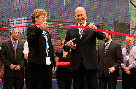 חניכת מפעל אינטל בקריית גת ב-2008. השפעה גדולה על היקף היצוא חניכת מפעל אינטל בקריית גת ב-2008. השפעה גדולה על היקף היצוא