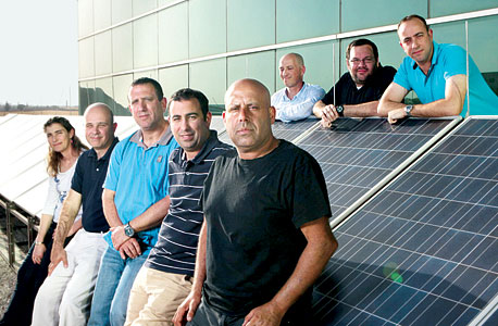 Guy Sella (fron row on the right) and the SolarEdge team in 2013. Photo: Amit Shaal