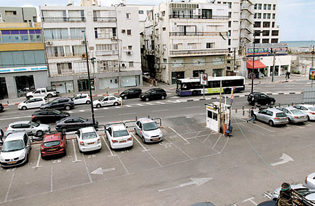 המגרש בנמל תל אביב. כאן פעל המועדון "תל אביב הקטנה" המגרש בנמל תל אביב. כאן פעל המועדון "תל אביב הקטנה"