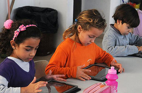 הם צריכים מורים, לא אפליקציות הם צריכים מורים, לא אפליקציות
