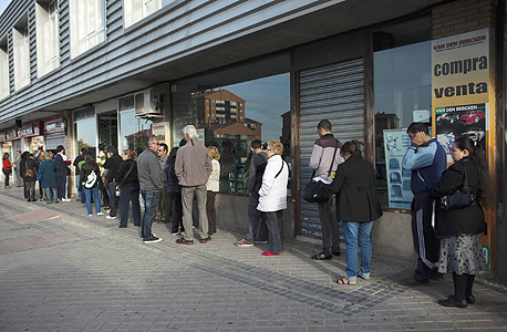 מובטלים בספרד, צילום: בלומברג