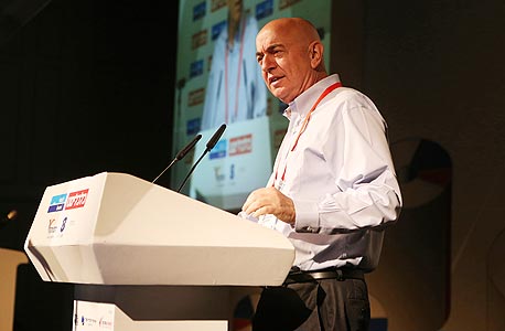 מו"ל "כלכליסט" יואל אסתרון נואם בוועידה מו"ל "כלכליסט" יואל אסתרון נואם בוועידה
