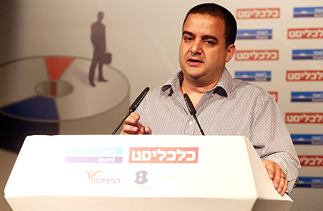 אייל בירן נואם בוועידה אייל בירן נואם בוועידה
