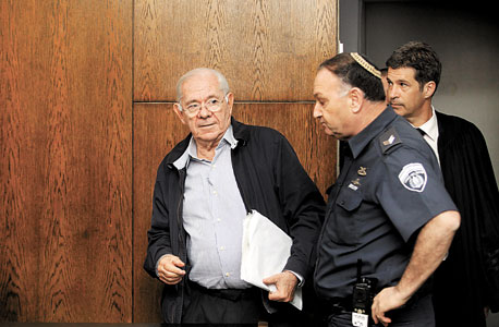 "אני השעיר לעזאזל של סימנס בפרשת דן כהן"