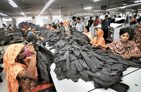 הדרישה לשכר הוגן שיתקה את תעשיית הטקסטיל בבנגלדש
