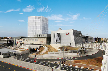 ליאורה עופר חוזרת למלונאות: מליסרון תקים מלון מעל הקניונים בחיפה ובפ"ת