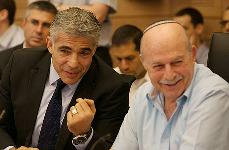 ניסן סלומינסקי (מימין) ויאיר לפיד ניסן סלומינסקי (מימין) ויאיר לפיד