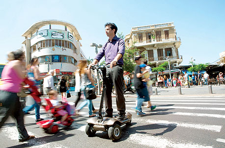 אמיר זייד וה־MUVe. "אופניים, סגוויי, קורקינטים - כולם מותאמים לכביש. אני רציתי משהו שיותאם ללקוח" אמיר זייד וה־MUVe. "אופניים, סגוויי, קורקינטים - כולם מותאמים לכביש. אני רציתי משהו שיותאם ללקוח"