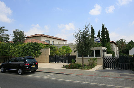 כונס זיסר דורש: 20 אלף שקל לצילום מקצועי וניקיון של הווילה בפתח תקוה