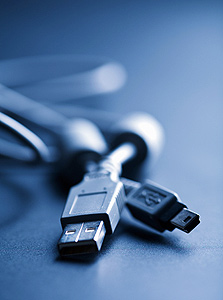 איפשר תעבורת מידע מהירה יותר. כבל USB מהדור הישן, צילום: shutterstock