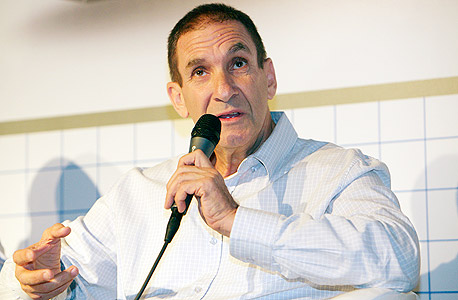 יו"ר חברת החשמל, יפתח רון טל. התנאי להסכם הוא קבלת המחאות זכות של בנקים זרים כנגד החוב יו"ר חברת החשמל, יפתח רון טל. התנאי להסכם הוא קבלת המחאות זכות של בנקים זרים כנגד החוב