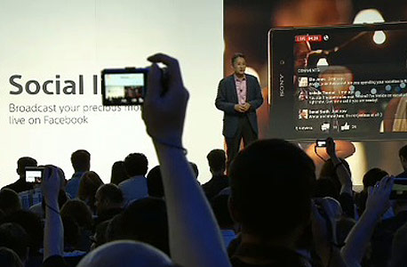 תכונת Social Live מוצגת במסיבת העיתונאים תכונת Social Live מוצגת במסיבת העיתונאים
