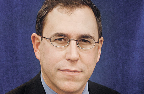 לין. "לאנשים שעומדים כיום בראש התאגידים יש הרבה יותר כוח" לין. "לאנשים שעומדים כיום בראש התאגידים יש הרבה יותר כוח"