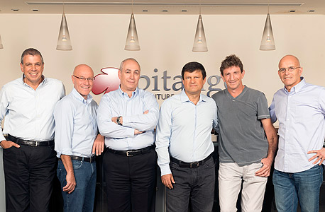 מימין: זאב בינמן, רמי ברכה, רמי קליש, חמי פרס, צחי הלל ואהרל'ה מנקובסקי מימין: זאב בינמן, רמי ברכה, רמי קליש, חמי פרס, צחי הלל ואהרל'ה מנקובסקי