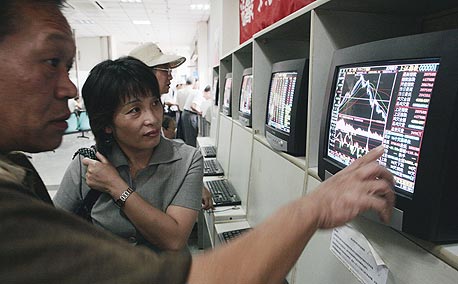 הבורסות באסיה ננעלו בירידות שערים: מדד CSI בסין צנח ב-3.1%