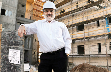 היזם שמחה גרידינגר: באזורי הביקוש המדינה הבינה כי היזמים מוכנים לשלם סכומים גבוהים מאוד על הקרקע, ולכן הסתירה את מחירי המינימום" היזם שמחה גרידינגר: באזורי הביקוש המדינה הבינה כי היזמים מוכנים לשלם סכומים גבוהים מאוד על הקרקע, ולכן הסתירה את מחירי המינימום"