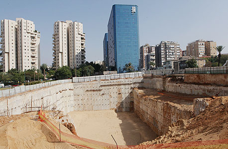 השטח עליו ייבנה מגדל מנורה ברחוב ז'בוטינסקי ברמת גן השטח עליו ייבנה מגדל מנורה ברחוב ז'בוטינסקי ברמת גן