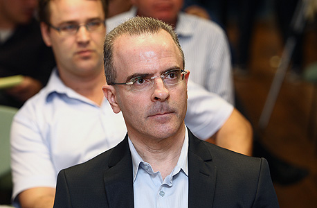 גילה. "איך המדינה נותנת לו" גילה. "איך המדינה נותנת לו"