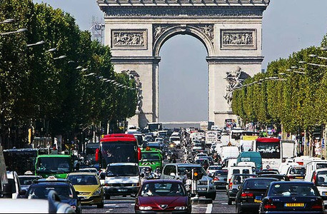 פקק של מכוניות בפריז