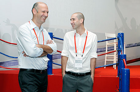 ועידת שוק ההון 2013, מימין: אורי ליכט וערן יעקובי ועידת שוק ההון 2013, מימין: אורי ליכט וערן יעקובי