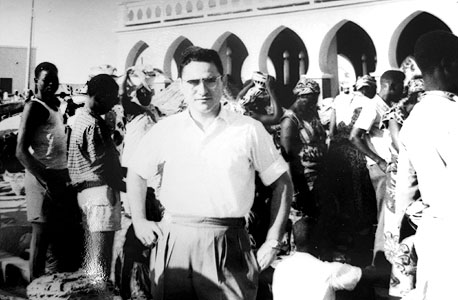 גבי תמן הצעיר בנופש בבורונדי ב־1954 גבי תמן הצעיר בנופש בבורונדי ב־1954