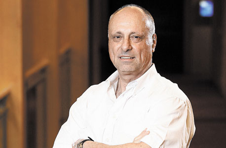 "מיקרוסופט סללה עבור אפל את הדרך"
