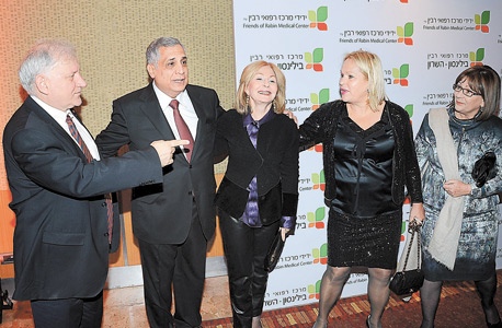 משמאל יאיר סרוסי, פיני כהן, ציפי רובין, שלוה הסל ופנינית כהן משמאל יאיר סרוסי, פיני כהן, ציפי רובין, שלוה הסל ופנינית כהן