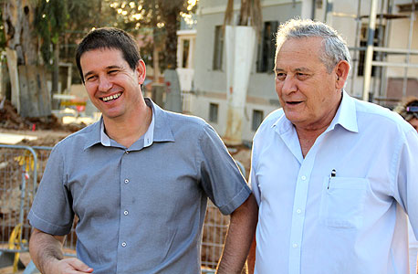עינן (מימין) וברונשטיין במתחם שרונה בתל אביב. מלווים קבועים עינן (מימין) וברונשטיין במתחם שרונה בתל אביב. מלווים קבועים