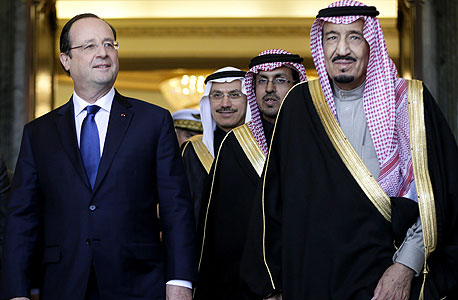נשיא צרפת פרנסואה הולנד והנסיך הסעודי סלמן עבדול עזיז אל סעוד, צילום: איי פי