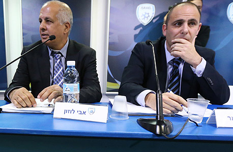 רותם קמר (המנכ"ל של ההתאחדות) ואבי לוזון, היו"ר היוצא. בלאגנים, צילום: אורן אהרוני , ynet