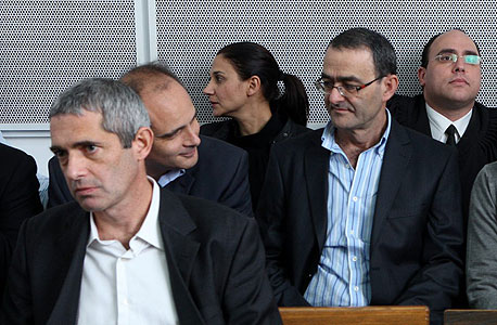 ליאור חנס (משמאל) בדיון בביהמ"ש, צילום: עמית שעל