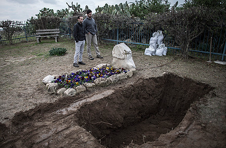 חלקת הקבר בגבעת הכלניות שם ייטמן אריאל שרון, צילום: אי פי איי
