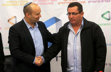 עיני ובנט במעמד החתימה. "הצו הוא בשורה לציבור של עשרות אלפי העובדים" עיני ובנט במעמד החתימה. "הצו הוא בשורה לציבור של עשרות אלפי העובדים"