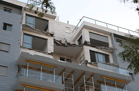 המרפסת שקרסה בדירת הזוג לוינגר בבניין של גינדי השקעות בחדרה. דורשים החזר התשלום על הדירה ופיצוי נוסף המרפסת שקרסה בדירת הזוג לוינגר בבניין של גינדי השקעות בחדרה. דורשים החזר התשלום על הדירה ופיצוי נוסף