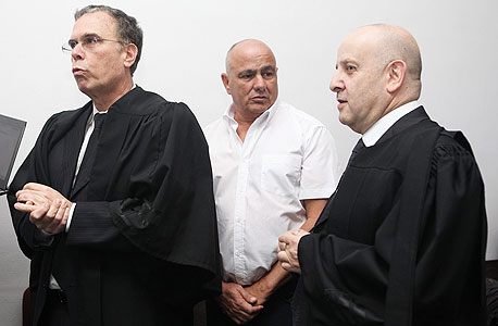 ראב"ד (מימין) ובנקל (משמאל) עם הלקוח דני דנקנר. בנקל: "יש לנו גבולות, והפרקליטות חצתה אותם בענק" ראב"ד (מימין) ובנקל (משמאל) עם הלקוח דני דנקנר. בנקל: "יש לנו גבולות, והפרקליטות חצתה אותם בענק"