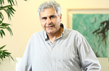 דוד כנפו. "פירון נלחם על רמת החינוך? שיתן לתלמידים חמצן" דוד כנפו. "פירון נלחם על רמת החינוך? שיתן לתלמידים חמצן"