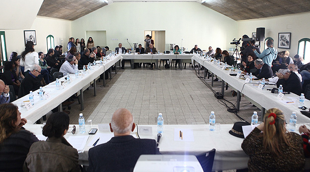 ישיבה של הוועדה למלחמה בעוני, צילום: אוראל כהן