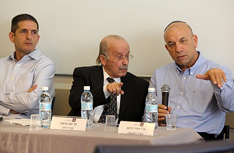 יואב ערמוני (מימין), רם כספי ודן אבנון בפאנל , צילום: עמית שעל